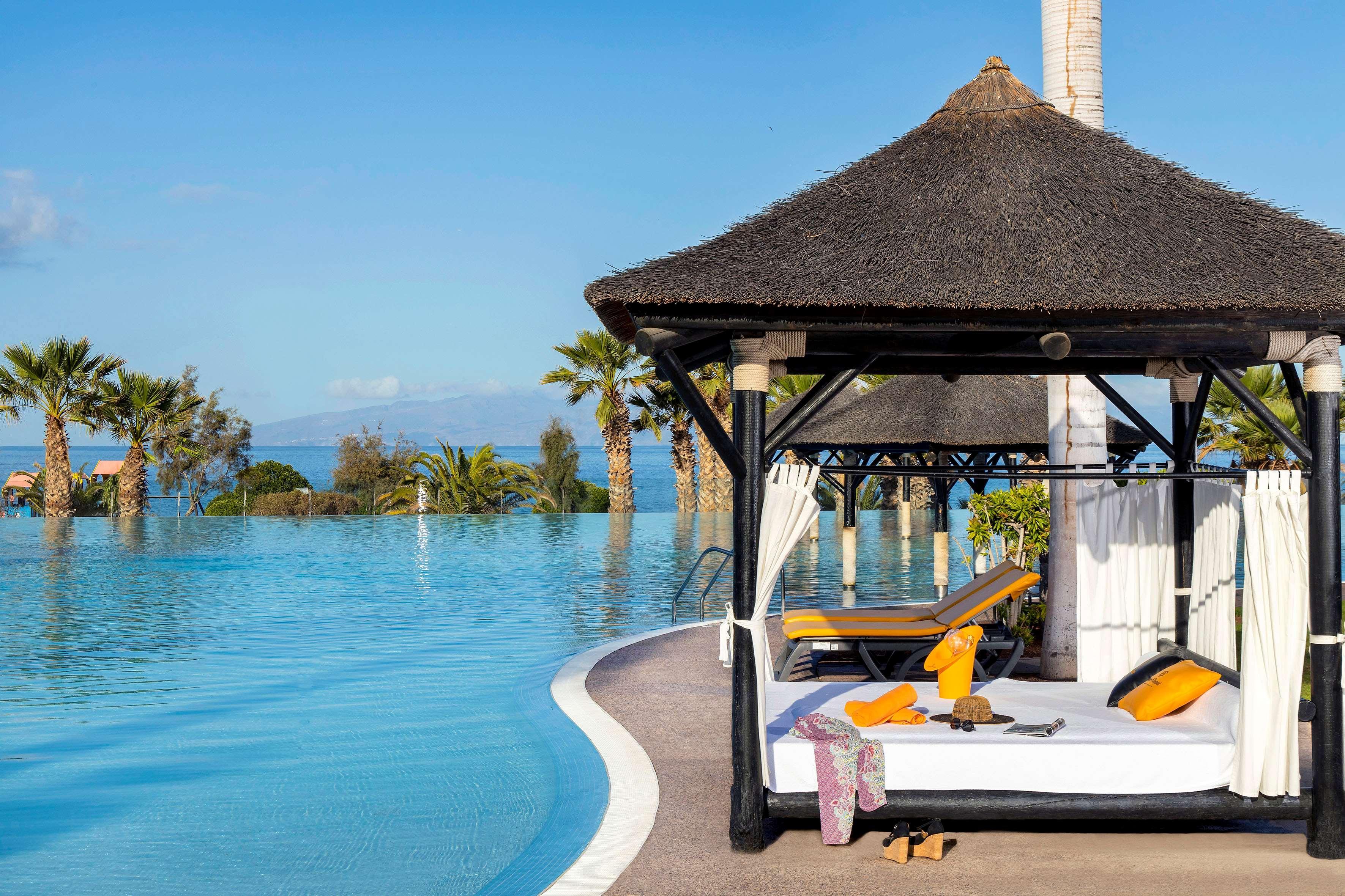 Gran Melia Palacio De Isora Resort & Spa Alcala  Ngoại thất bức ảnh The swimming pool at the hotel