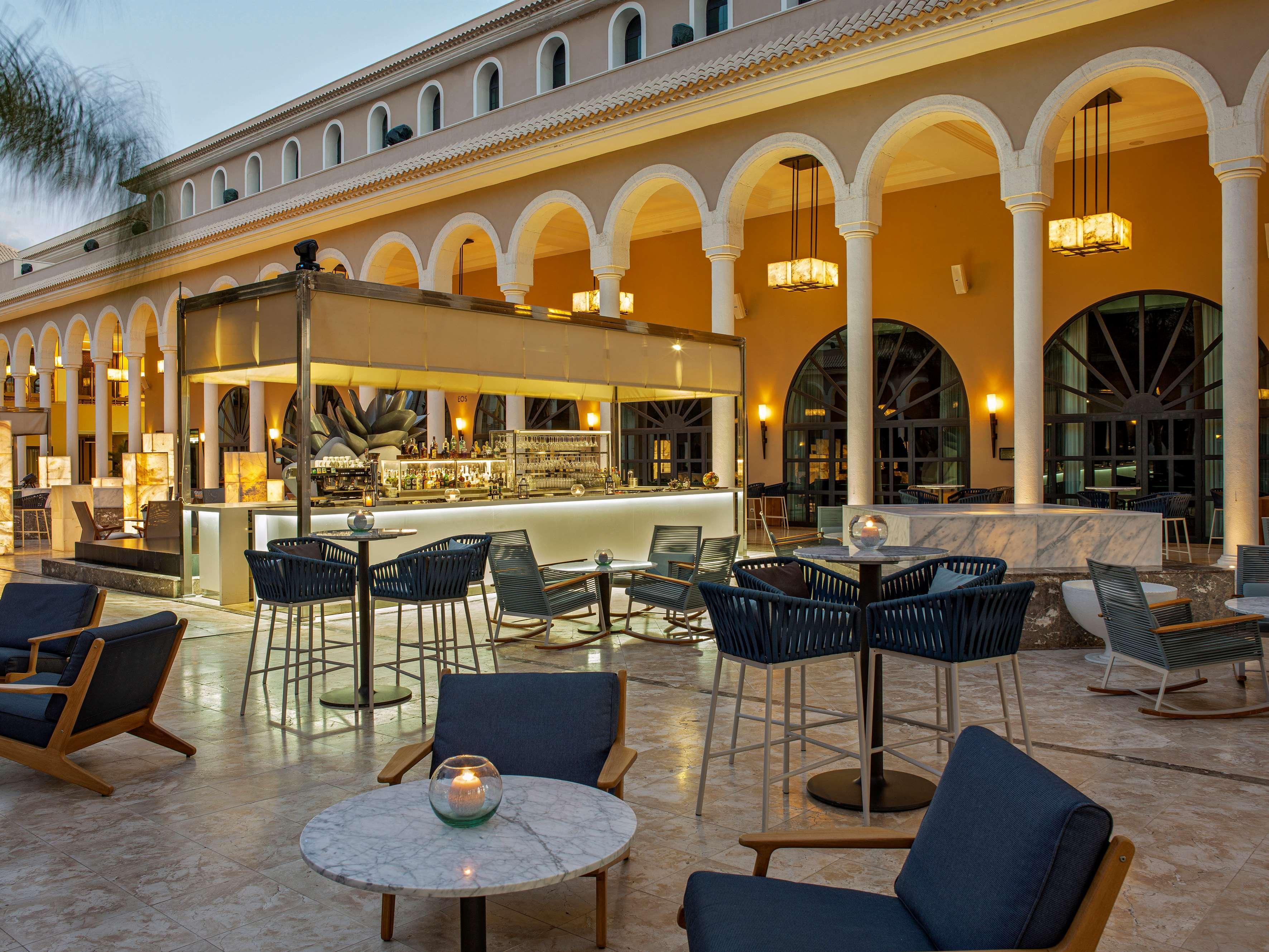 Gran Melia Palacio De Isora Resort & Spa Alcala  Ngoại thất bức ảnh The bar at the hotel
