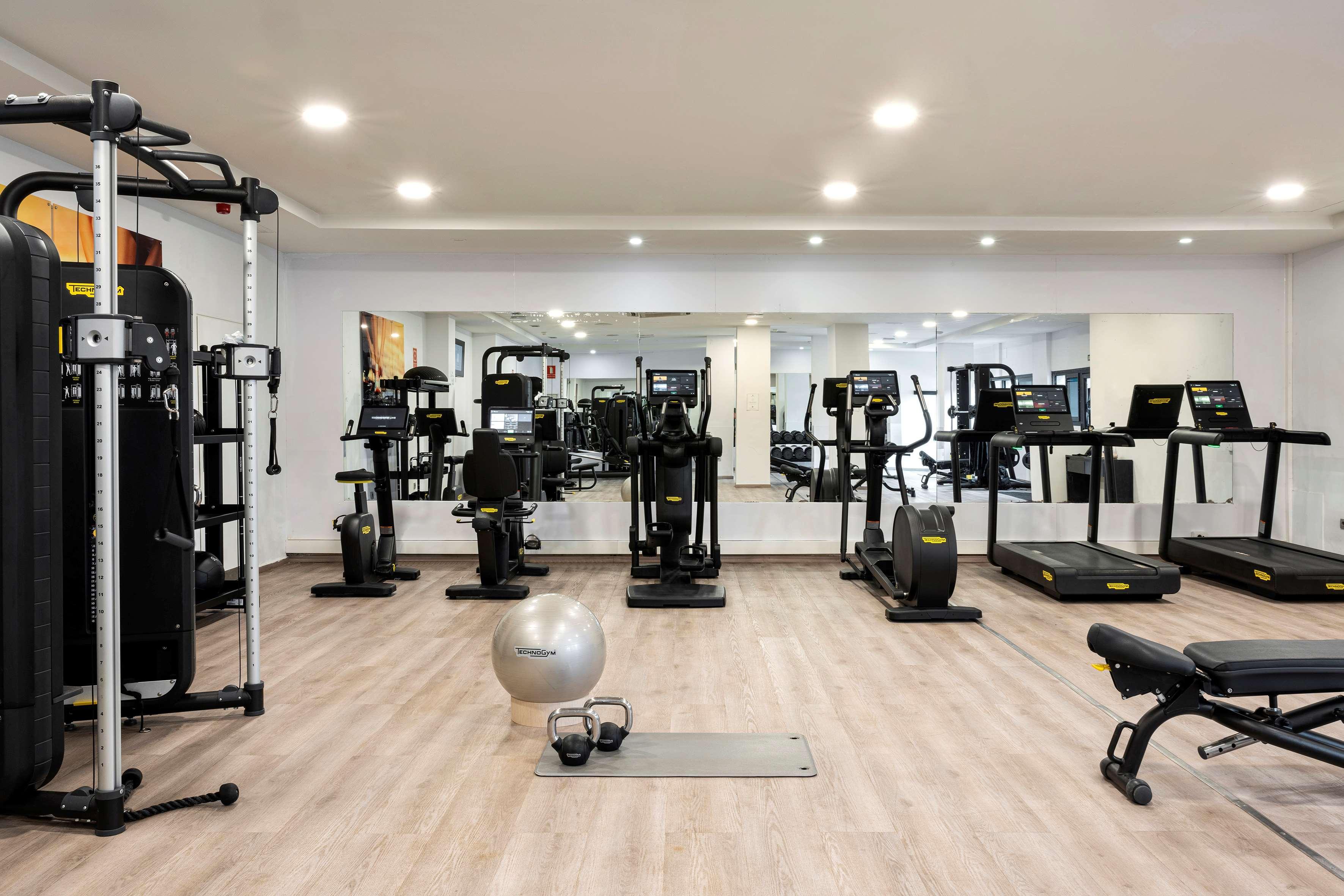 Gran Melia Palacio De Isora Resort & Spa Alcala  Ngoại thất bức ảnh The gym at the hotel