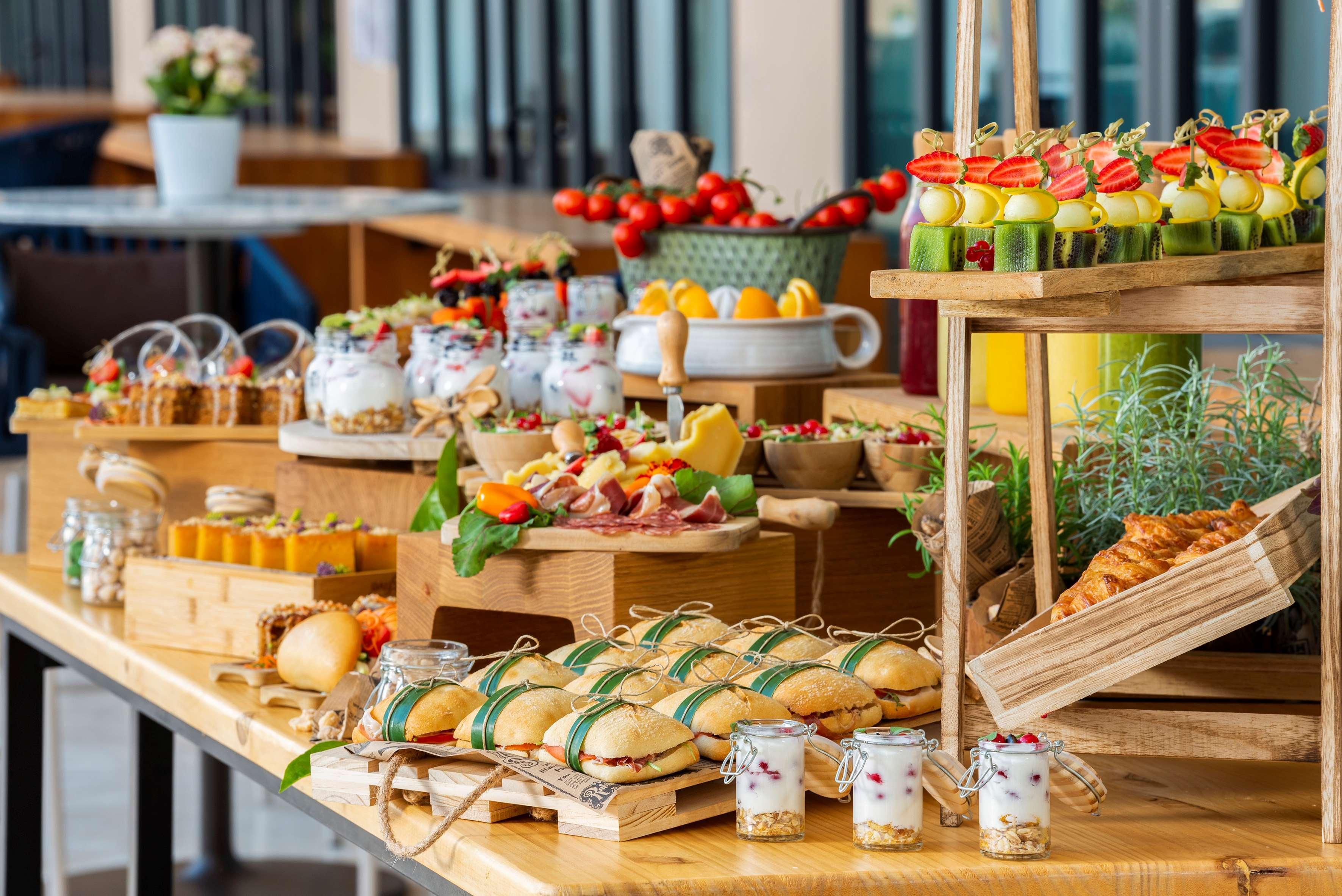 Gran Melia Palacio De Isora Resort & Spa Alcala  Ngoại thất bức ảnh A buffet at a hotel