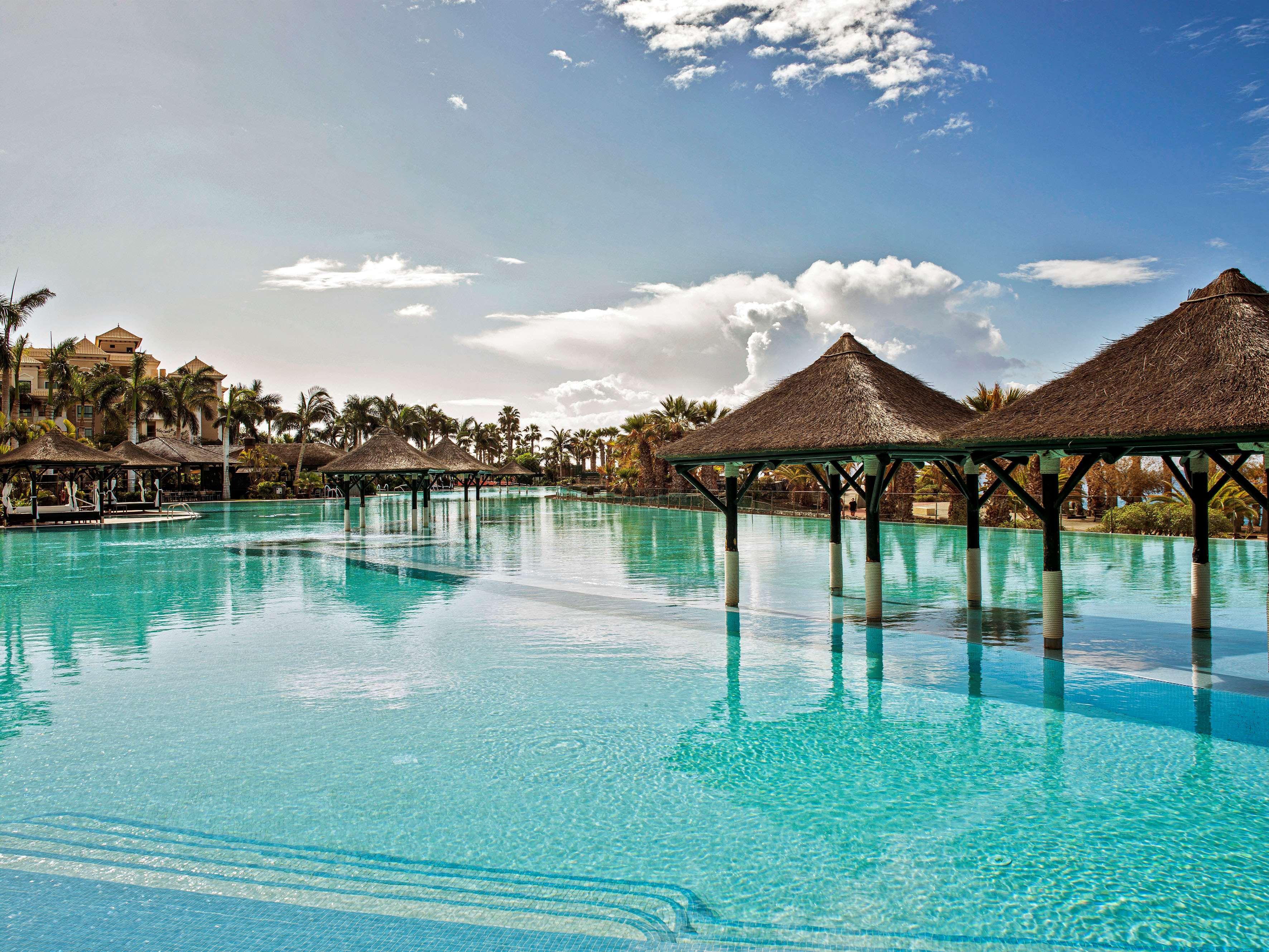 Gran Melia Palacio De Isora Resort & Spa Alcala  Ngoại thất bức ảnh The resort's lagoon
