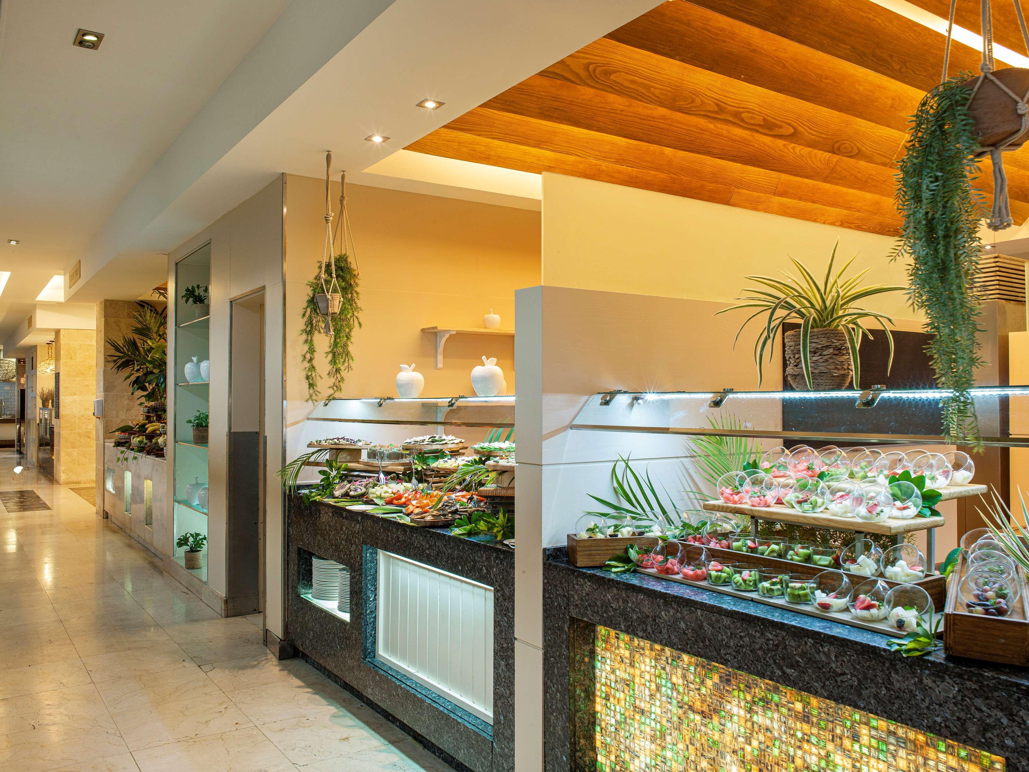 Gran Melia Palacio De Isora Resort & Spa Alcala  Ngoại thất bức ảnh A buffet at a hotel