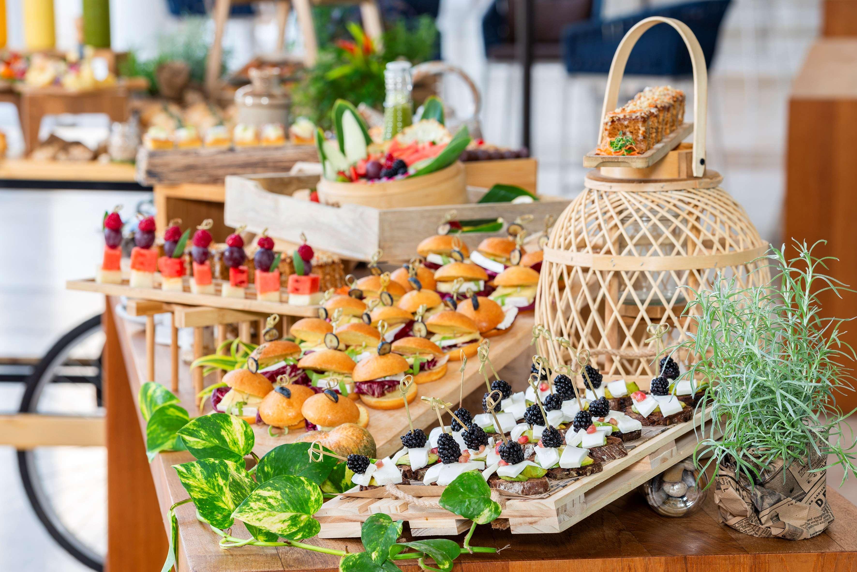 Gran Melia Palacio De Isora Resort & Spa Alcala  Ngoại thất bức ảnh A selection of desserts